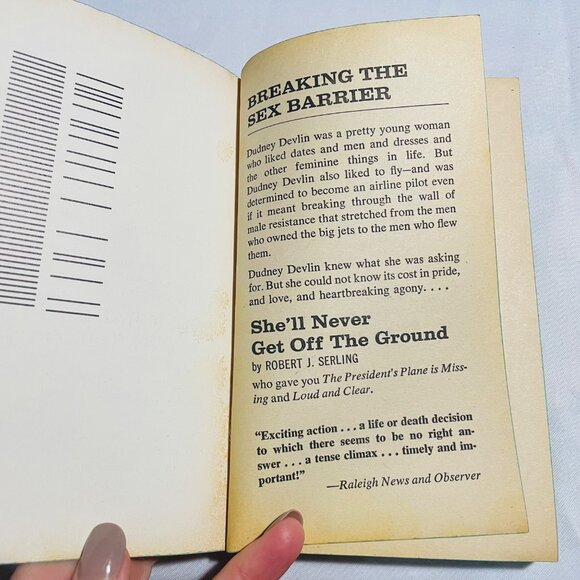 She ll Never Get Off The Ground By Robert J. Serling Paperback Vintage Book - Picture 4 of 6